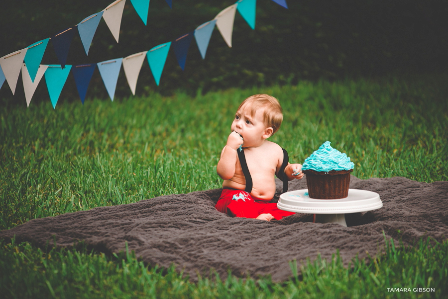 Brunswick GA Cake Smash Session by Tamara Gibson Photography | www.tamara-gibson.com