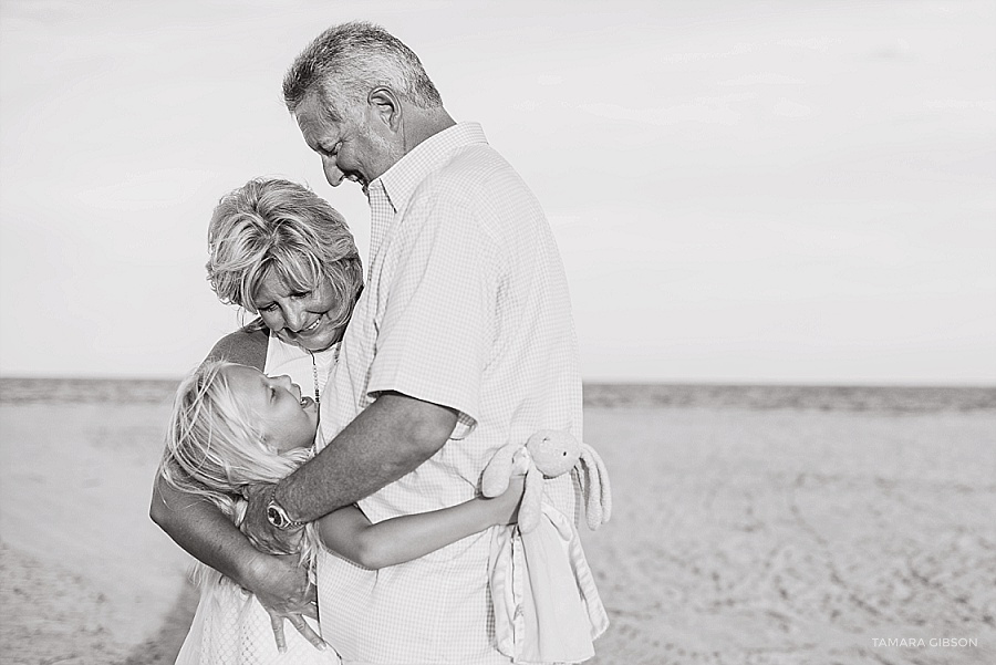 Coastal Family Photo Session in St Simons Island by Tamara Gibson | www.tamara-gibson.com