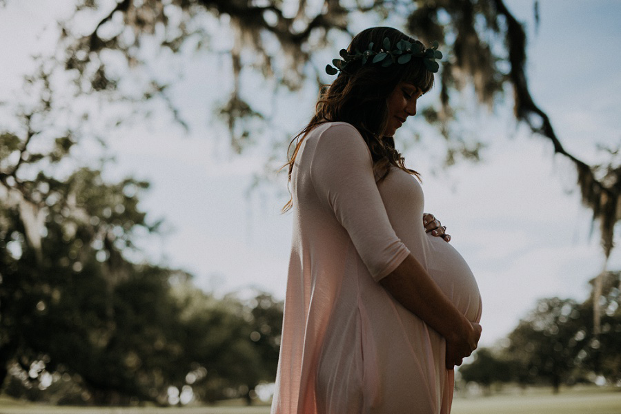 Avenue of the Oaks Maternity Session by Tamara Gibson Photography | www.tamara-gibson.com