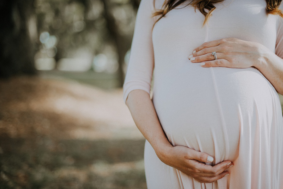 Avenue of the Oaks Maternity Session by Tamara Gibson Photography | www.tamara-gibson.com