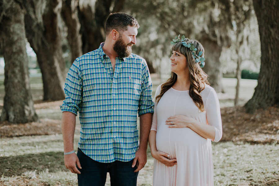 Avenue of the Oaks Maternity Session by Tamara Gibson Photography | www.tamara-gibson.com