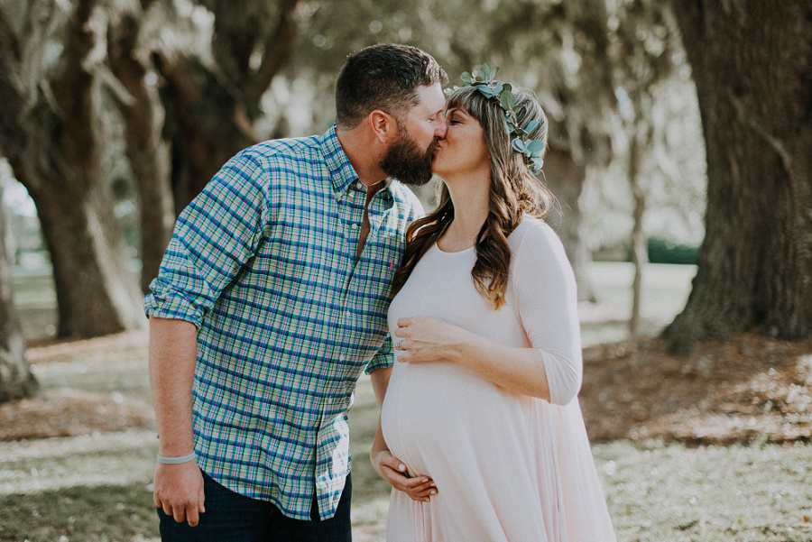 Avenue of the Oaks Maternity Session by Tamara Gibson Photography | www.tamara-gibson.com