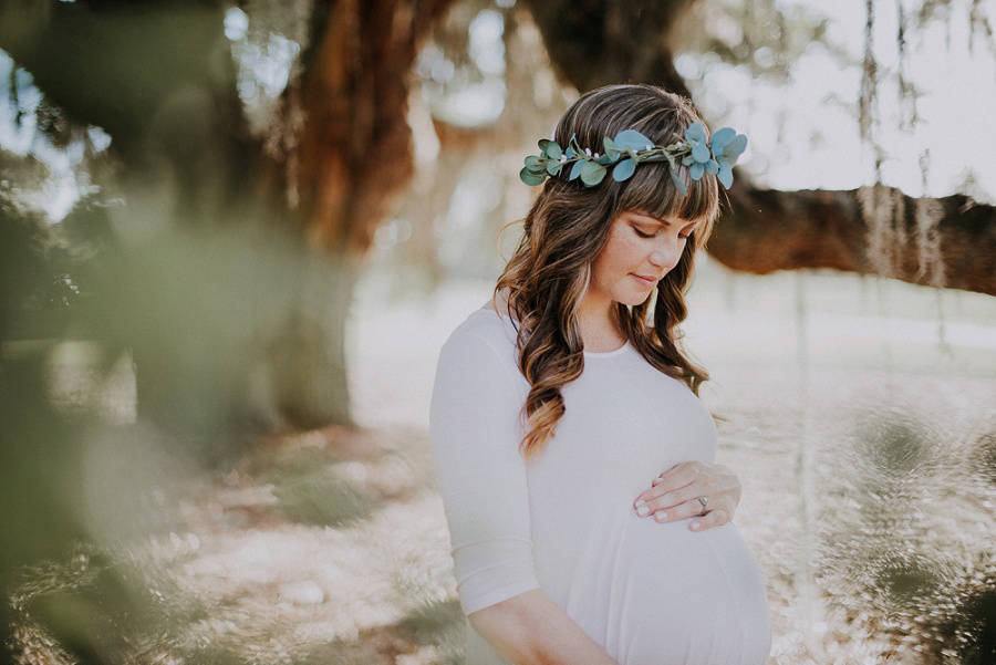 Avenue of the Oaks Maternity Session by Tamara Gibson Photography | www.tamara-gibson.com