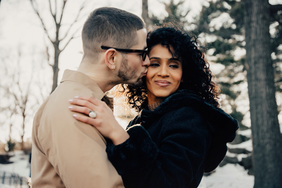 Snowy Central Park Engagement Session by Tamara GIbson www.tamara-gibson.com