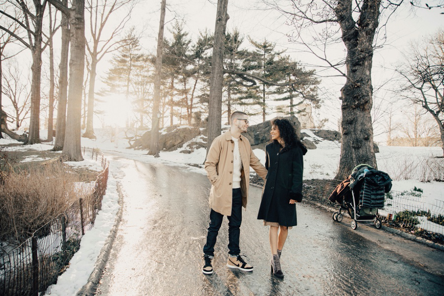 Snowy Central Park Engagement Session by Tamara GIbson www.tamara-gibson.com