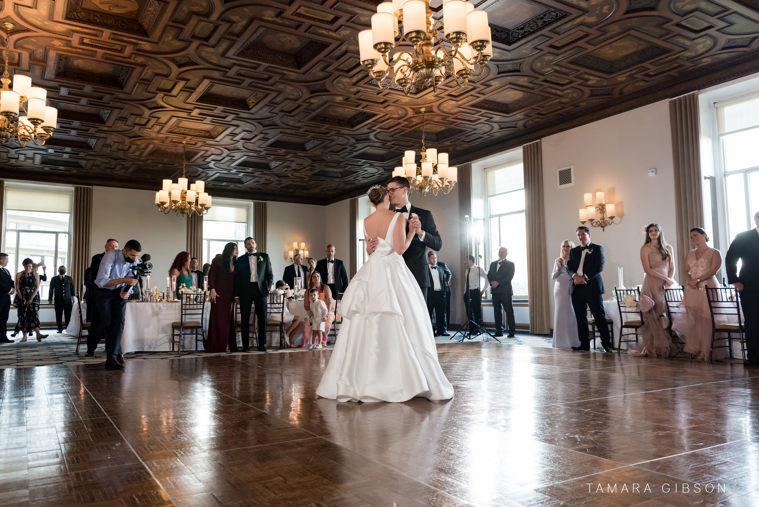 Thomas and Victoria first dance during NYC Wedding